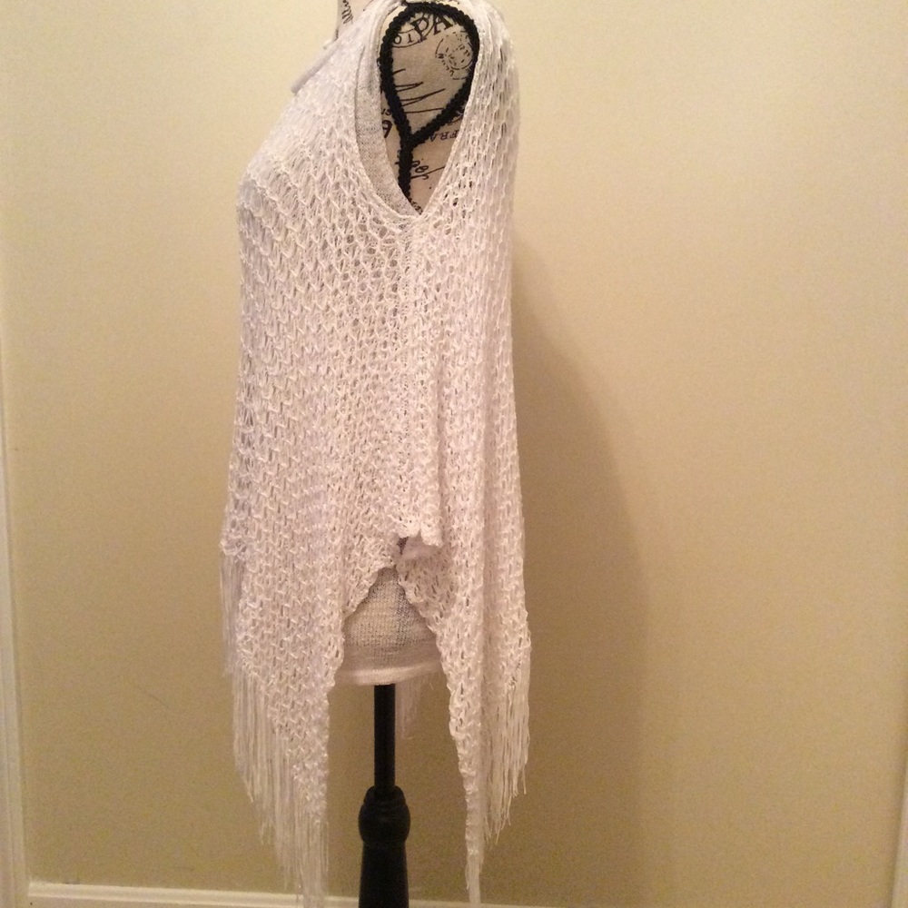 Kokomo poncho-style top - Picture 2 of 8